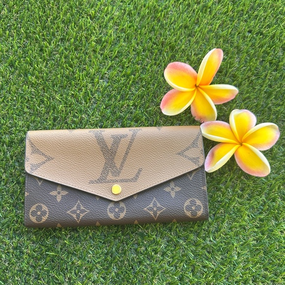 Louis Vuitton Brown and Tan Monogram Wallet - Picture 1 of 11